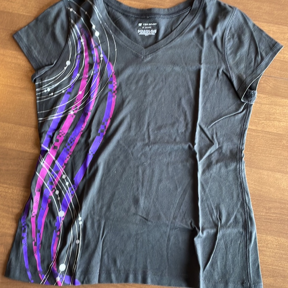Women’s Tek Gear Workout Tees (4). - Picture 5 of 16